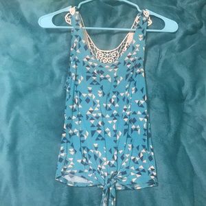 🌺 Lace back tie front tank top